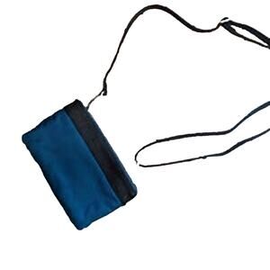 NWOT Baggallini Teal Crossbody Bag Removable Strap